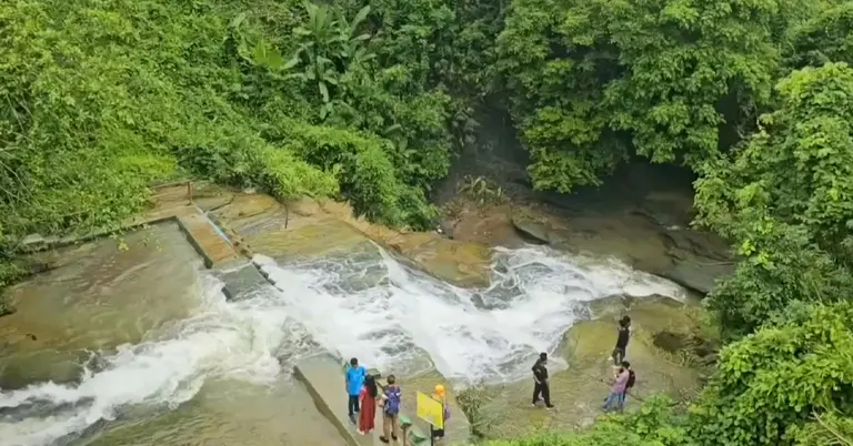 বান্দরবানের পাহাড়-ঝরনা